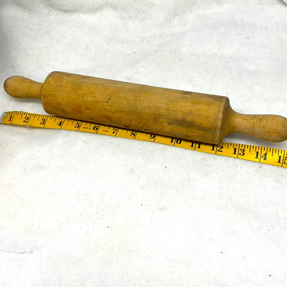 Vintage antique hand made wooden rolling pin 15x7”